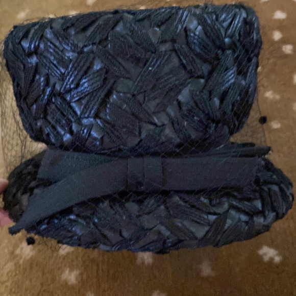 Vintage black Valerie Modes straw hat with netting and bow - Picture 11 of 15